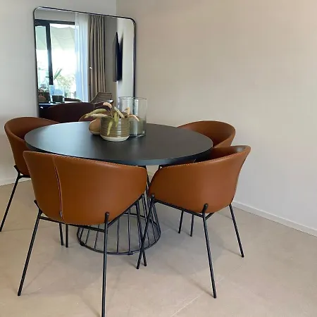 Апартаменты Spaces Garden Oasis 3 Bedroom 2 Bath Garden